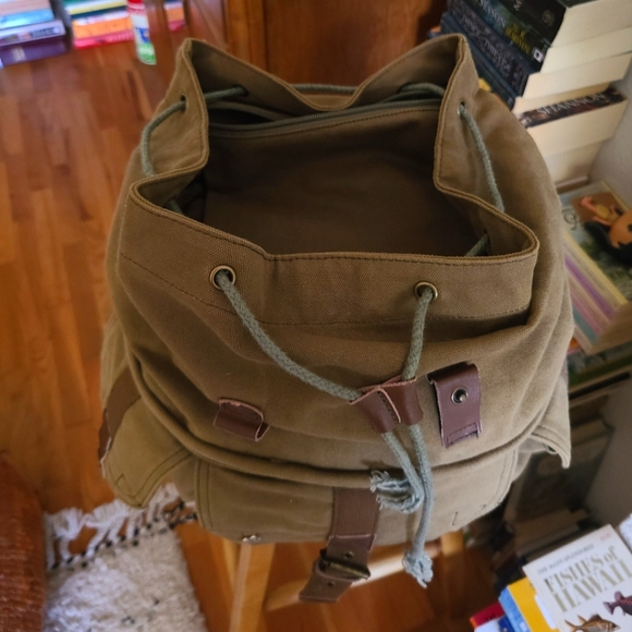 Courser Canvas Backpack - Picture 4 of 5